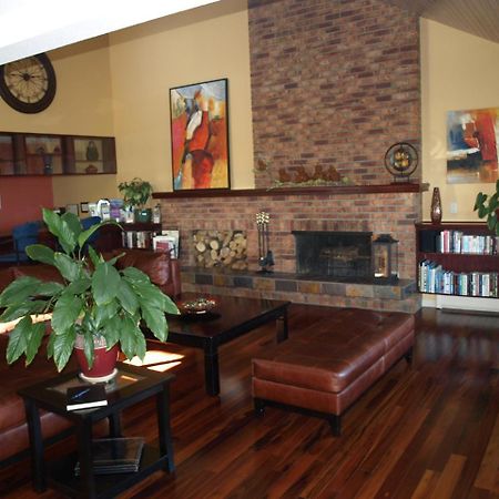 A View Of The Lake B & B West Kelowna Extérieur photo